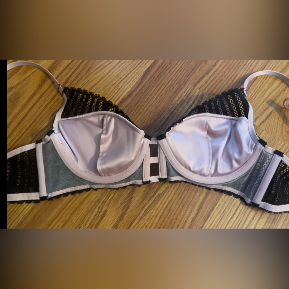 Victorias secret bra with removable padding 34B - Picture 2 of 4